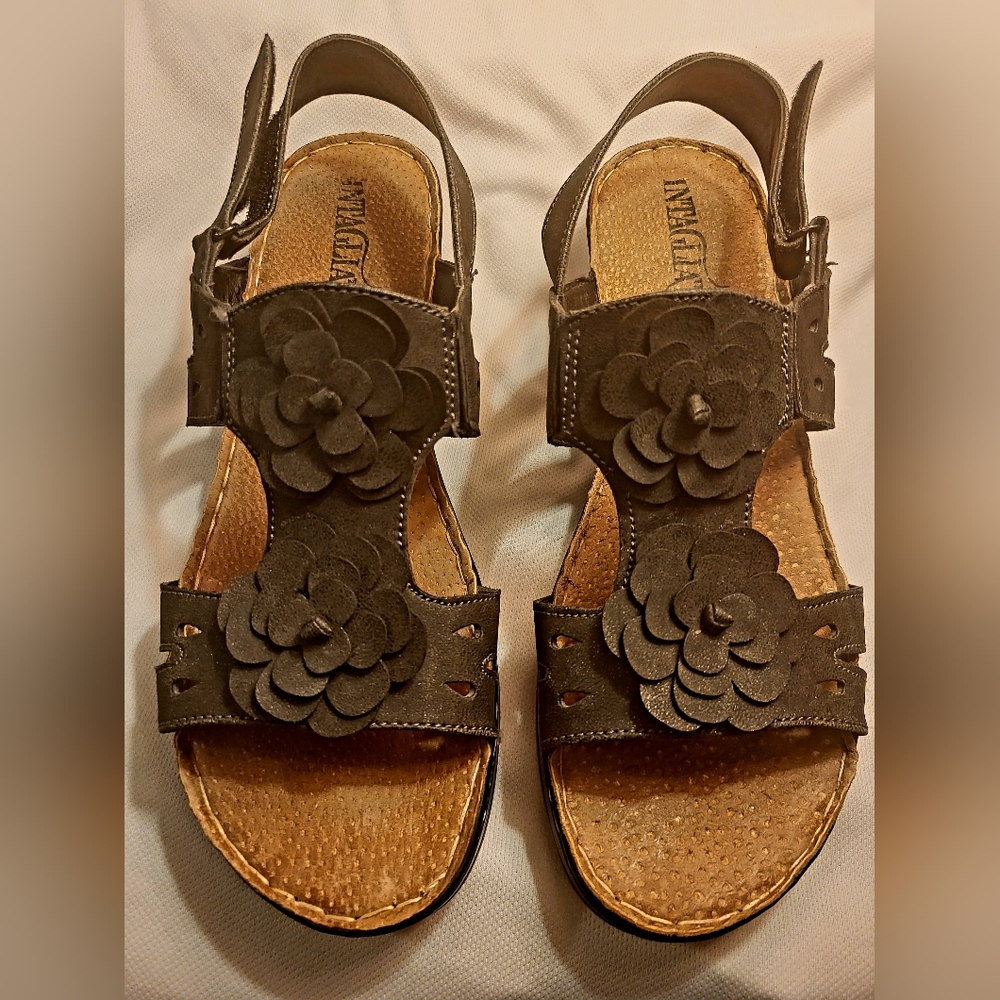 Intaglia Leather Sandles  Black, Size 9 1/2M